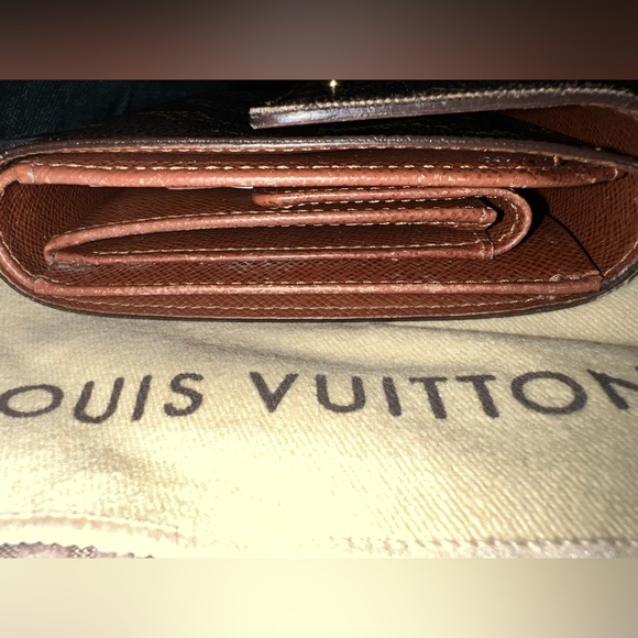 LOUIS VUITTON VINTAGE WALLET - Picture 3 of 13